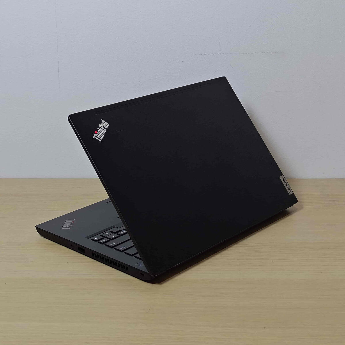 Lenovo Thinkpad L14G1 Belakang Kanan Butik Laptop